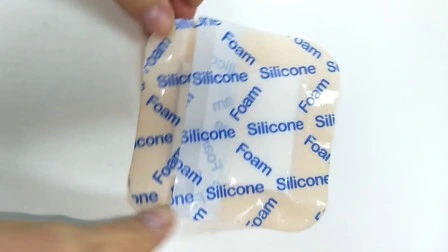 Pansement adhésif en silicone bordé de mousse de silicone hydrophile stérile bleue imperméable et absorbante